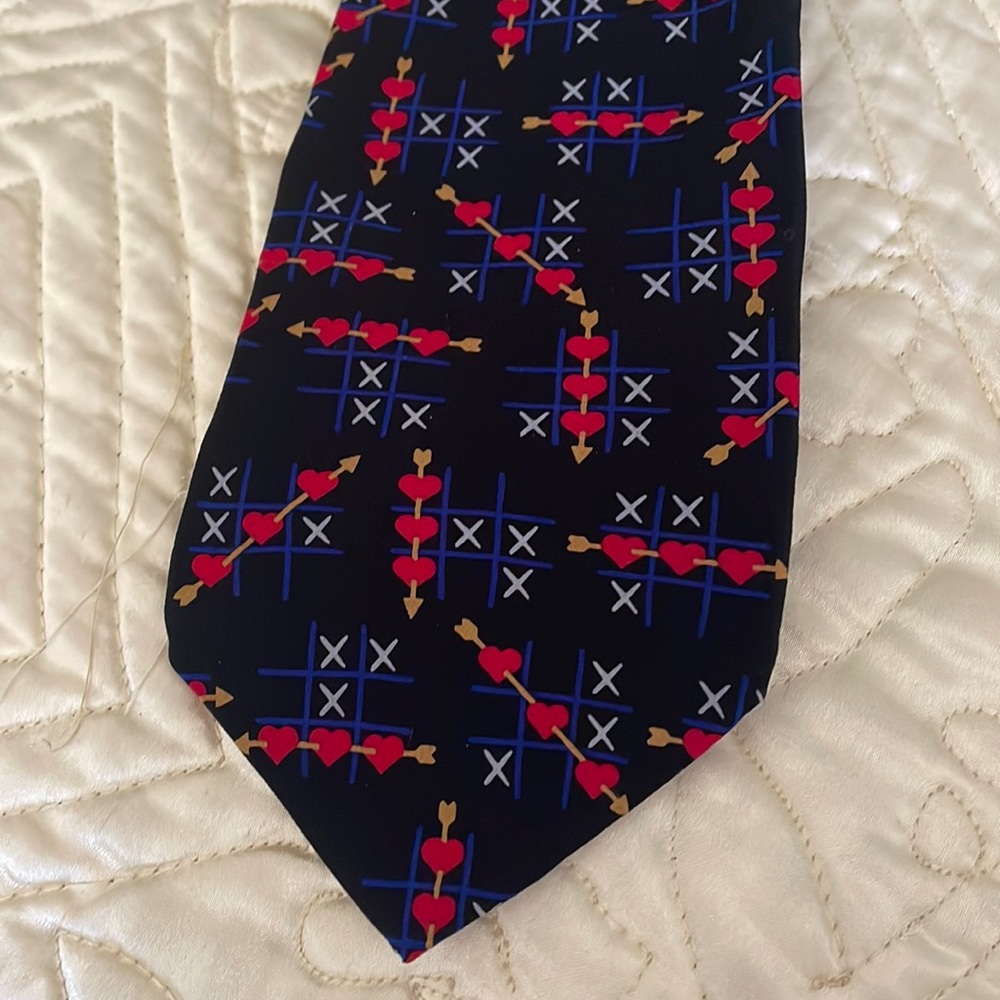 Clever hearts and arrows tie on black ground